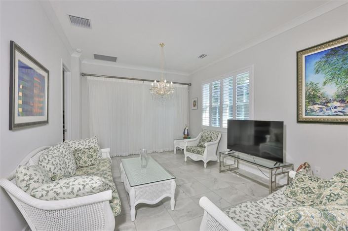 Image No.10-2 Bed Property for sale