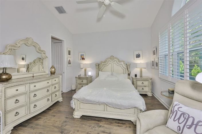 Image No.16-2 Bed Property for sale