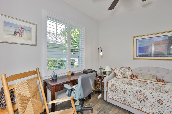 Image No.25-2 Bed Property for sale