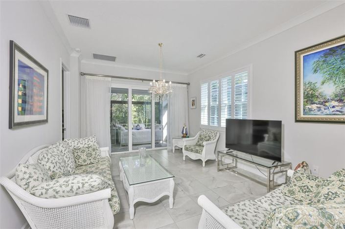 Image No.9-2 Bed Property for sale