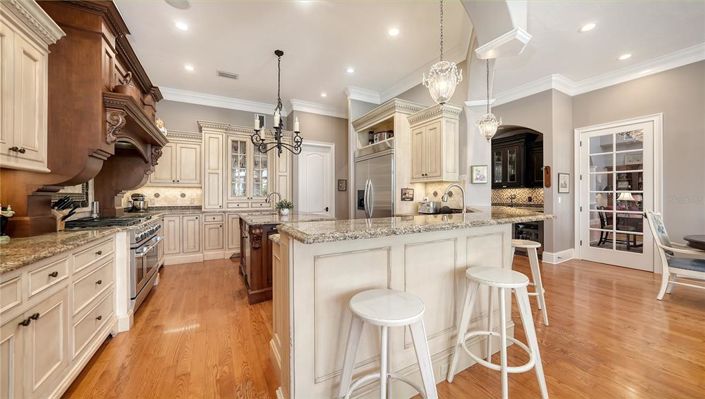 Image No.36-5 Bed Property for sale