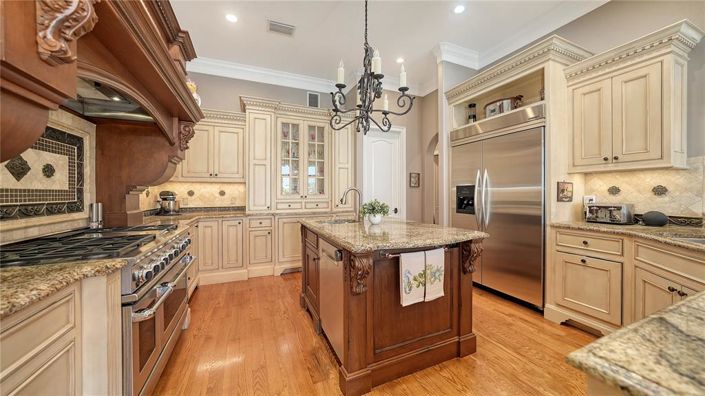 Image No.37-5 Bed Property for sale