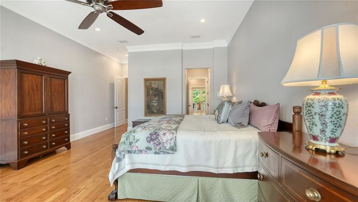 Image No.50-5 Bed Property for sale