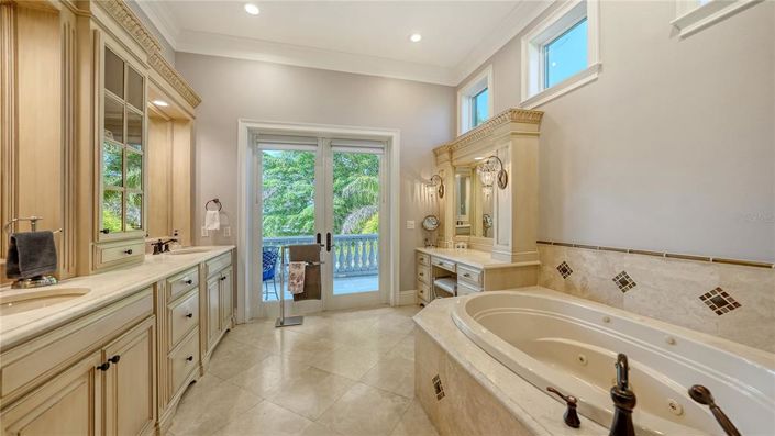 Image No.51-5 Bed Property for sale