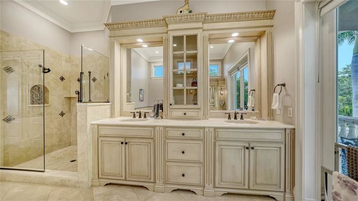 Image No.53-5 Bed Property for sale