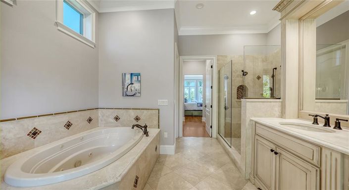 Image No.54-5 Bed Property for sale