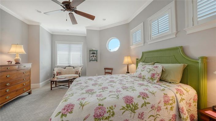 Image No.60-5 Bed Property for sale