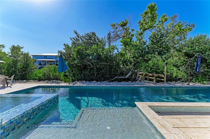 Image No.4-4 Bed Property for sale