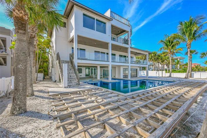 Image No.16-11 Bed Property for sale