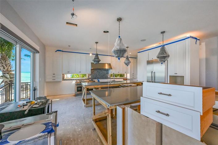 Image No.23-11 Bed Property for sale