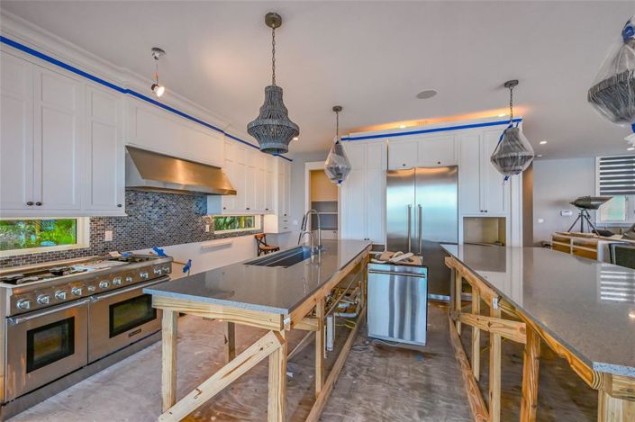 Image No.24-11 Bed Property for sale