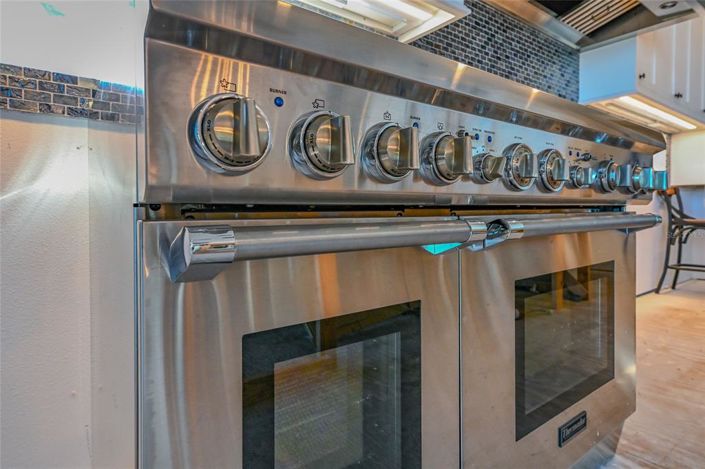 Image No.25-11 Bed Property for sale