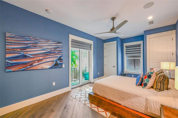 Image No.37-11 Bed Property for sale