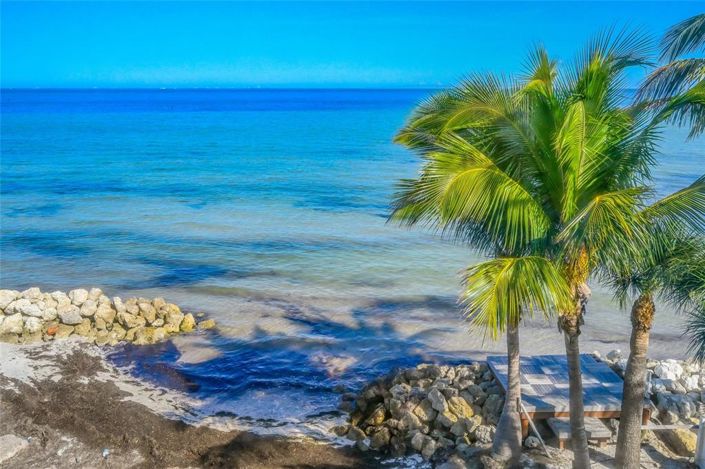 Image No.47-11 Bed Property for sale