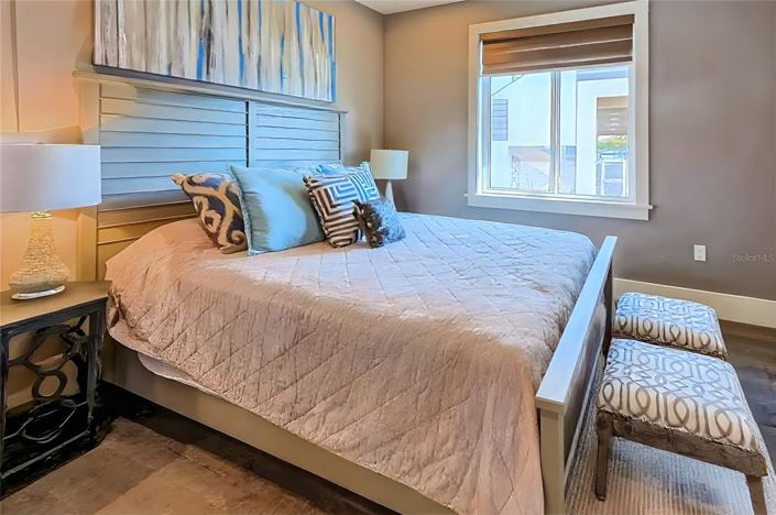 Image No.51-11 Bed Property for sale