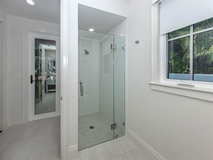 Image No.28-4 Bed Property for sale