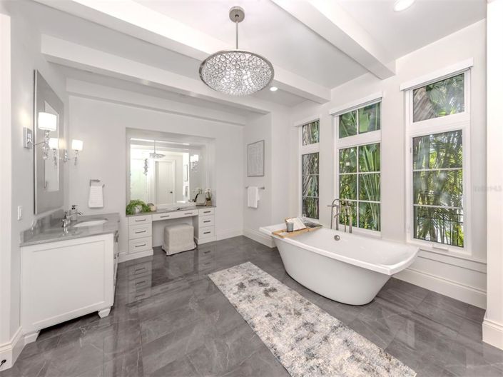 Image No.36-4 Bed Property for sale