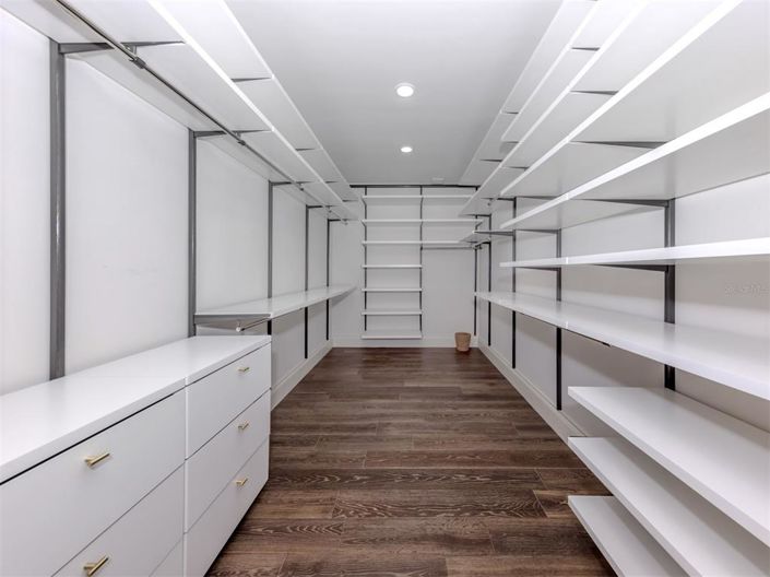 Image No.40-4 Bed Property for sale