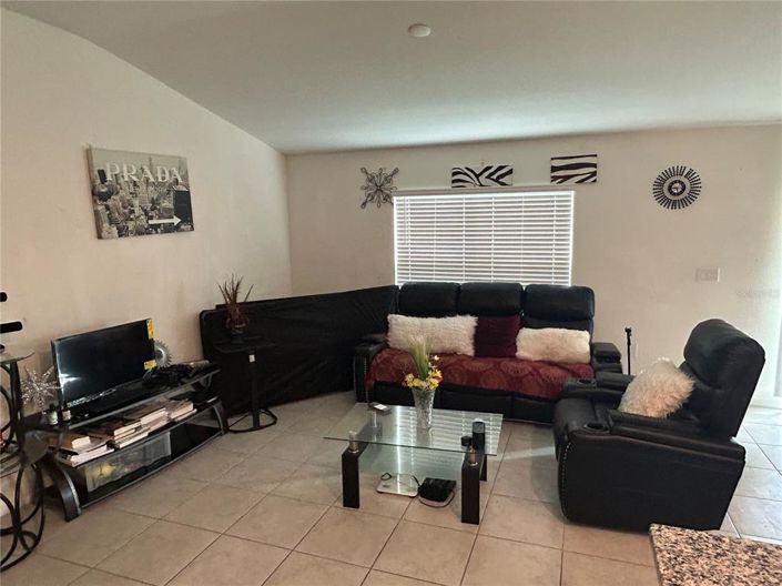 Image No.4-Propriété de 3 chambres à vendre à Kissimmee