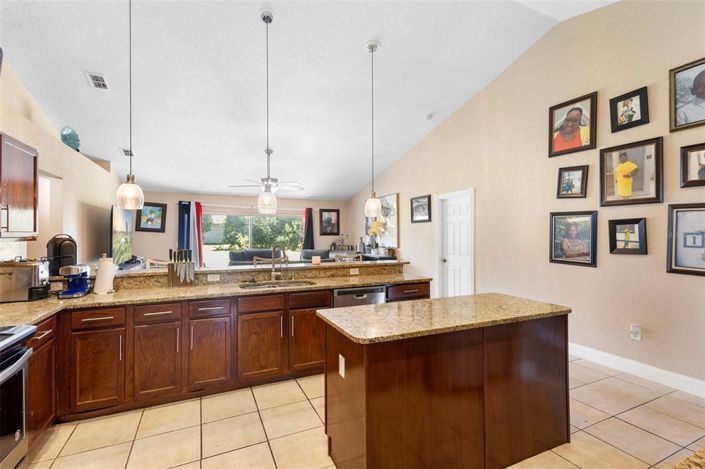 Image No.12-4 Bed Property for sale