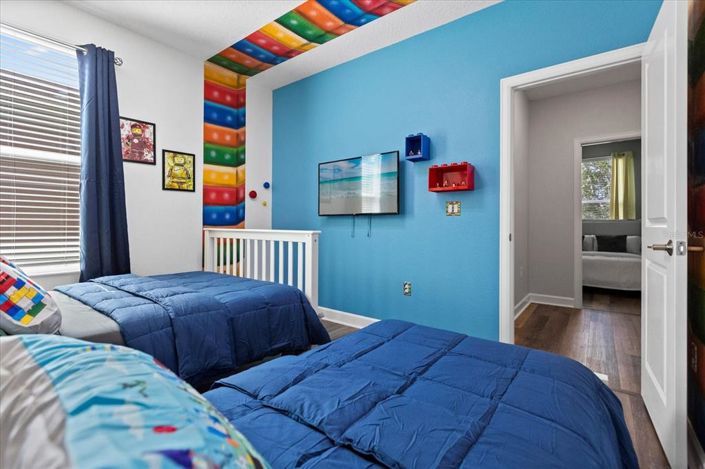 Image No.42-6 Bed Property for sale