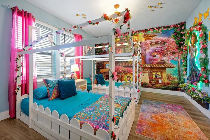 Image No.4-5 Bed Property for sale