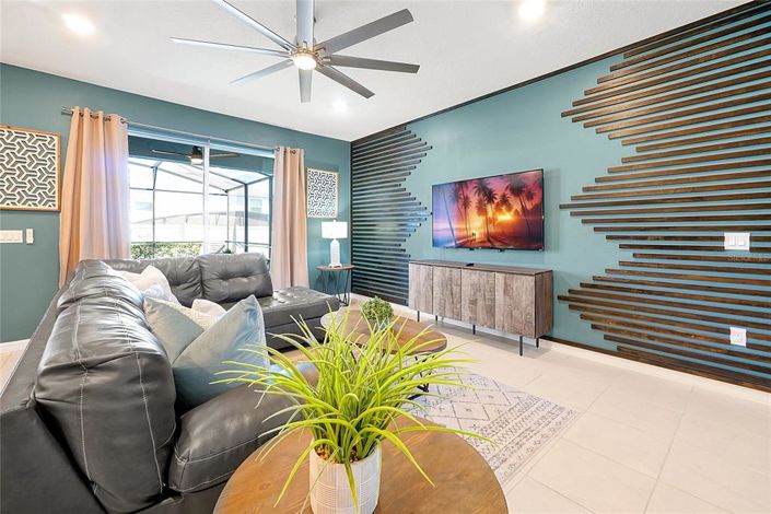 Image No.9-5 Bed Property for sale