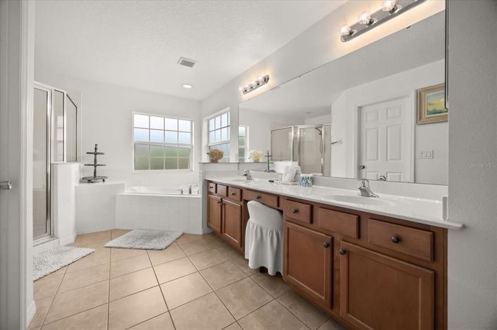 Image No.14-4 Bed Property for sale