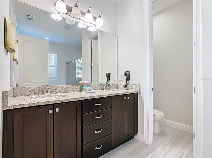 Image No.21-8 Bed Property for sale