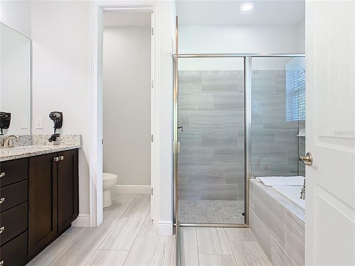 Image No.22-8 Bed Property for sale