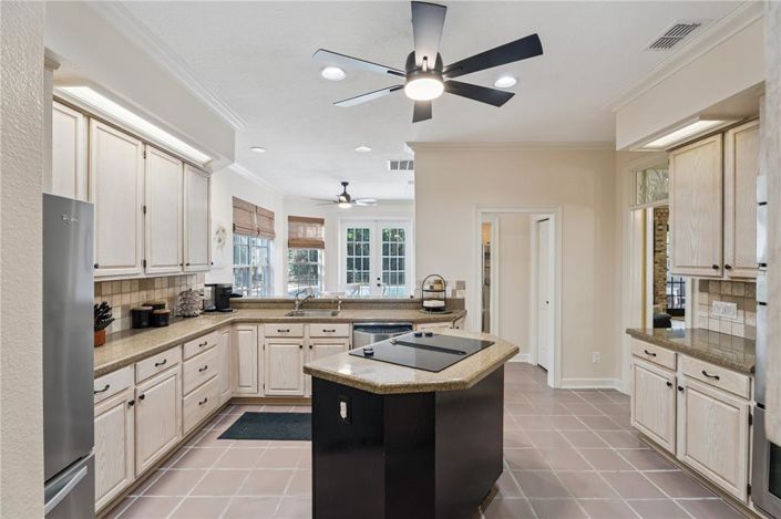 Image No.10-4 Bed Property for sale