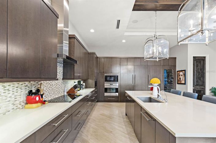 Image No.11-6 Bed Property for sale