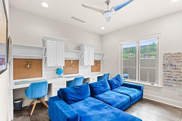 Image No.20-6 Bed Property for sale