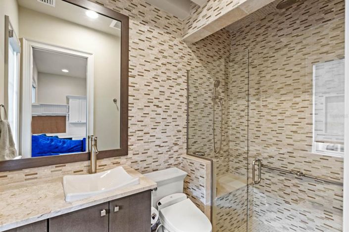 Image No.21-6 Bed Property for sale