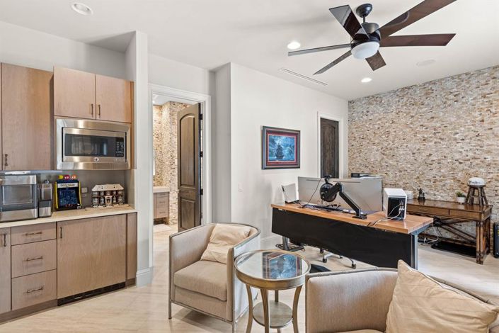 Image No.22-6 Bed Property for sale