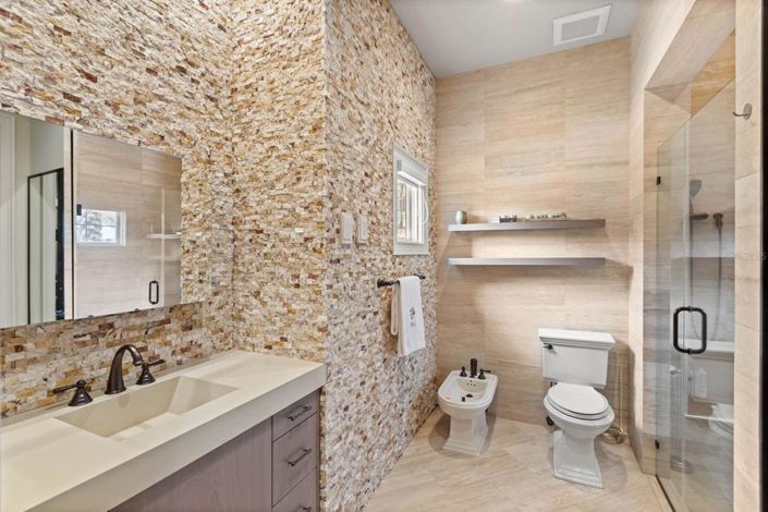 Image No.24-6 Bed Property for sale