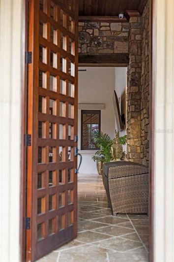 Image No.3-6 Bed Property for sale