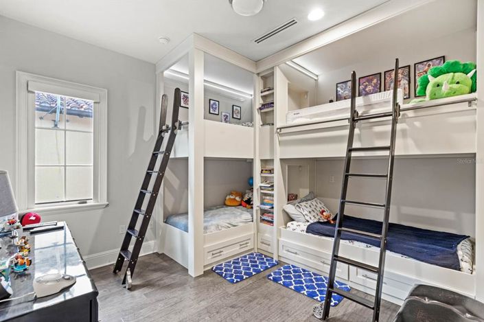 Image No.32-6 Bed Property for sale