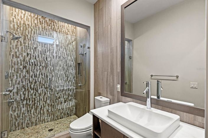 Image No.33-6 Bed Property for sale