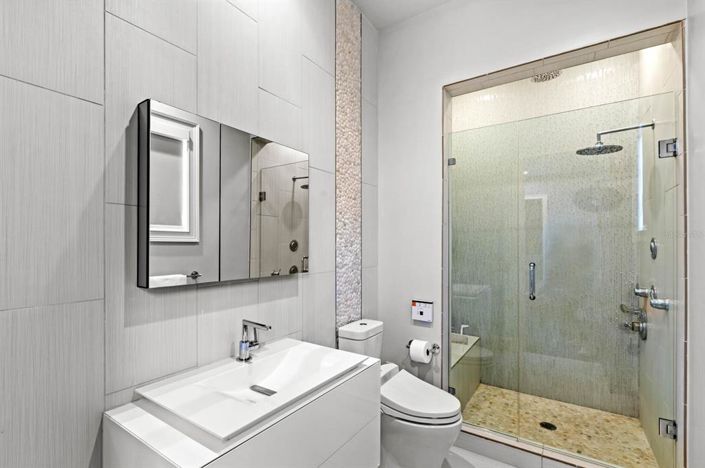 Image No.35-6 Bed Property for sale