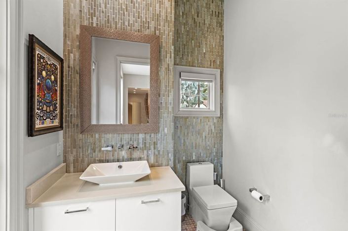 Image No.37-6 Bed Property for sale