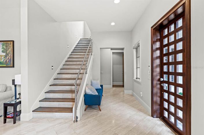 Image No.8-6 Bed Property for sale