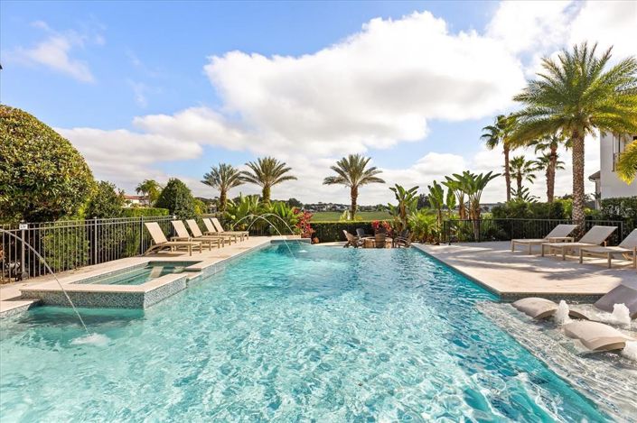 Image No.10-8 Bed Property for sale