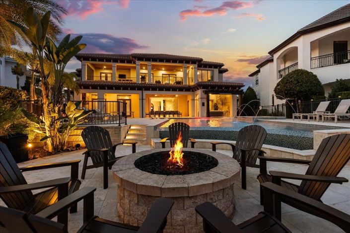 Image No.12-8 Bed Property for sale