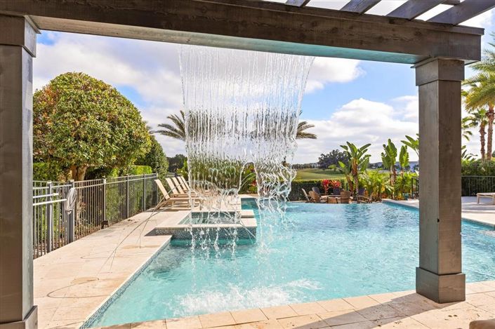 Image No.16-8 Bed Property for sale