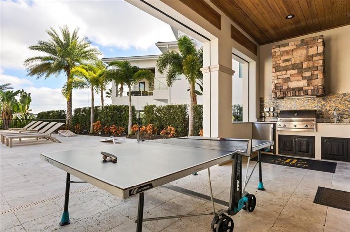 Image No.24-8 Bed Property for sale