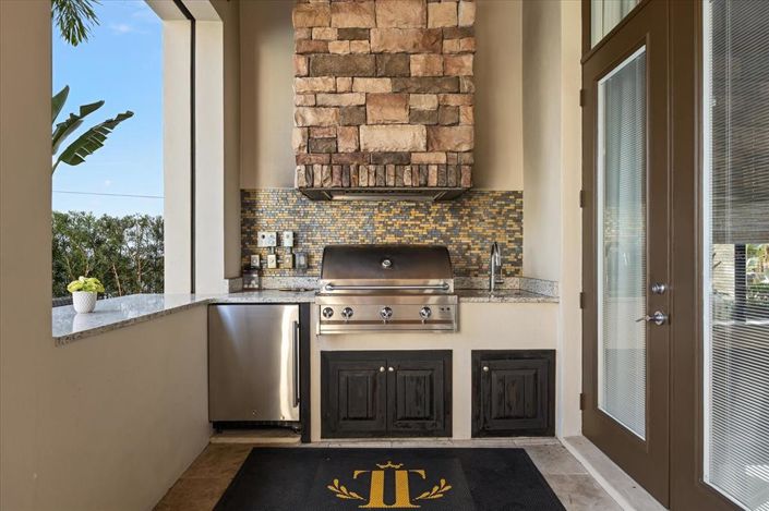 Image No.26-8 Bed Property for sale