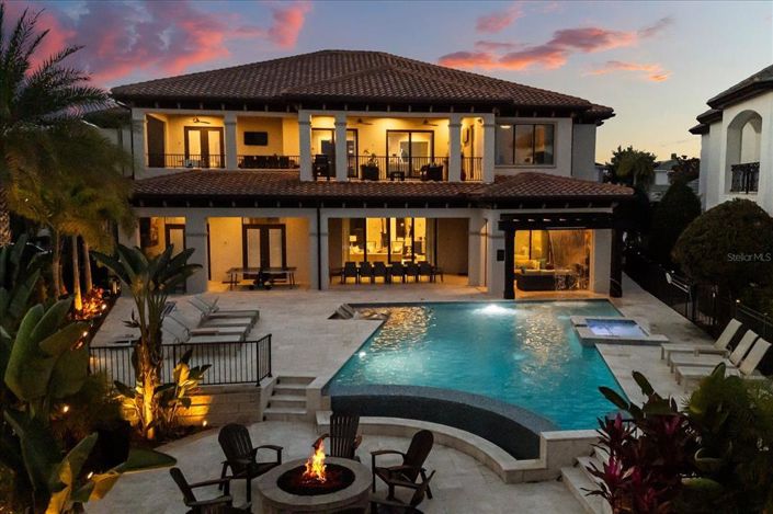 Image No.3-8 Bed Property for sale