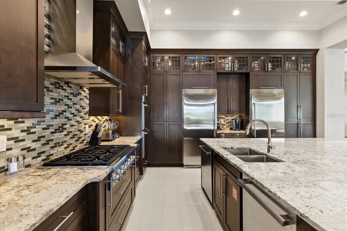 Image No.35-8 Bed Property for sale