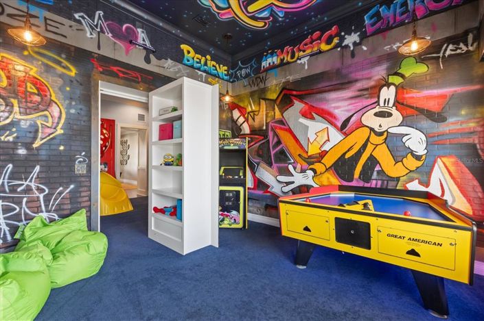 Image No.50-8 Bed Property for sale